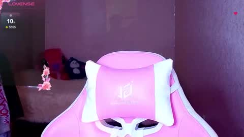 Snapshot of magicladyy chatting on October 5, 2025, 2:37 pm Angel online show from October 5, 2025, 2:37 pm