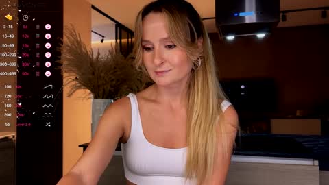 Snapshot of magicpeaach chatting on December 7, 2024, 9:55 pm magicpeaach online show from December 7, 2024, 9:55 pm