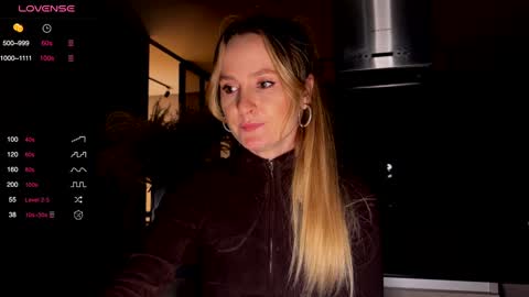 Snapshot of magicpeaach chatting on December 13, 2024, 8:15 pm magicpeaach online show from December 13, 2024, 8:15 pm