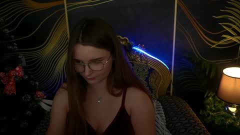 Snapshot of magicpeachhs chatting on January 1, 2025, 10:54 am Emily online show from January 1, 2025, 10:54 am