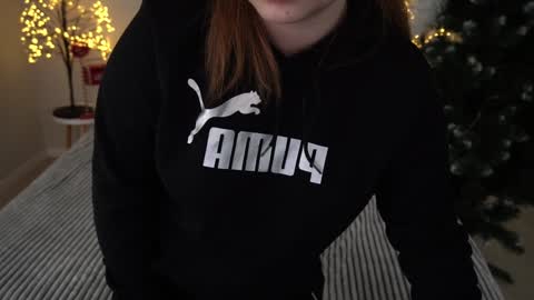 Snapshot of magicpeachhs chatting on January 2, 2025, 1:51 pm Emily online show from January 2, 2025, 1:51 pm