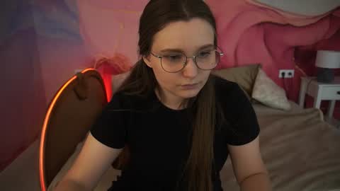 Snapshot of magicpeachhs chatting on September 22, 2025, 12:51 pm Emily online show from September 22, 2025, 12:51 pm
