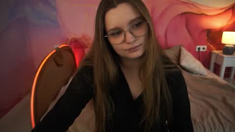 Snapshot of magicpeachhs chatting on September 23, 2025, 8:17 am Emily online show from September 23, 2025, 8:17 am