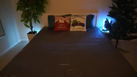 Snapshot of magicpeachhs chatting on December 19, 2025, 6:53 am Emily online show from December 19, 2025, 6:53 am