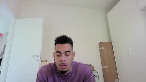 Snapshot of magicsempai chatting on January 15, 2025, 12:04 pm Magicsempai online show from January 15, 2025, 12:04 pm