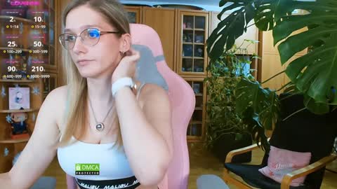 Nicole online show from January 15, 2025, 4:25 am