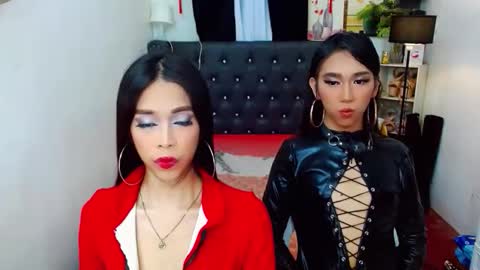 BELLA AND HANA online show from November 24, 2025, 1:16 am