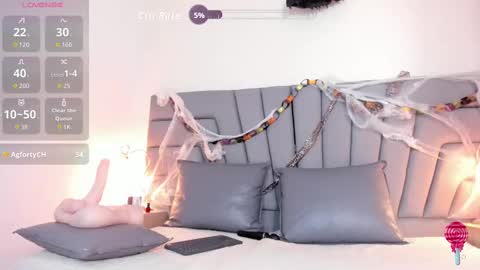 maia_520 online show from October 15, 2025, 7:36 pm