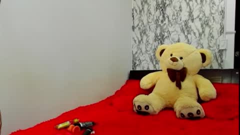 Snapshot of maia_bronce chatting on September 15, 2025, 10:04 am Maia Bronce online show from September 15, 2025, 10:04 am