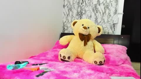 Snapshot of maia_bronce chatting on October 16, 2025, 9:54 am Maia Bronce online show from October 16, 2025, 9:54 am