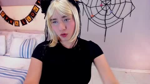 Snapshot of maia_w10 chatting on October 27, 2025, 12:20 pm Maia online show from October 27, 2025, 12:20 pm