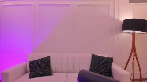  Maia  online show from September 16, 2025, 6:31 pm