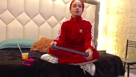 Snapshot of maiapark chatting on February 1, 2025, 11:21 am Maia online show from February 1, 2025, 11:21 am