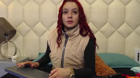 Snapshot of maiapark chatting on February 2, 2025, 2:13 pm Maia online show from February 2, 2025, 2:13 pm