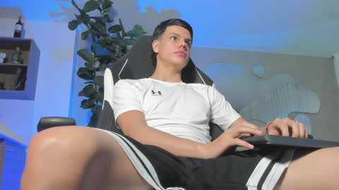 MAICOL  online show from May 12, 2026, 11:13 pm
