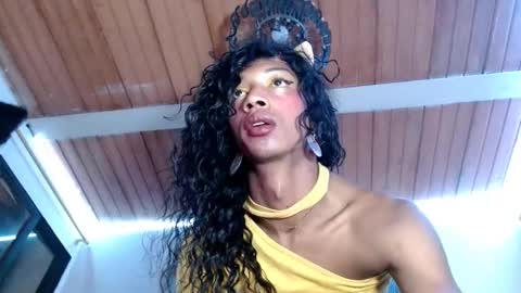 Bella Maidi online show from February 21, 2025, 5:53 pm