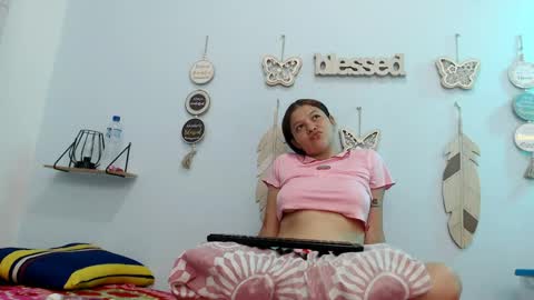 Snapshot of maidycute18 chatting on April 22, 2026, 7:37 pm MAIDY online show from April 22, 2026, 7:37 pm