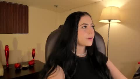 Snapshot of maiiitee_ chatting on February 4, 2026, 1:50 pm Mait online show from February 4, 2026, 1:50 pm