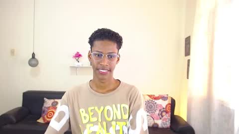 Snapshot of maiki18 chatting on February 6, 2025, 1:32 pm I am Maik online show from February 6, 2025, 1:32 pm