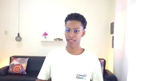 Snapshot of maiki18 chatting on February 18, 2025, 1:33 pm I am Maik online show from February 18, 2025, 1:33 pm