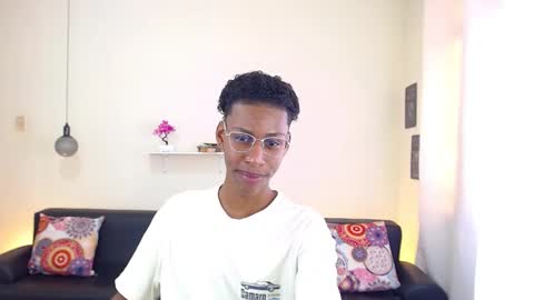 Snapshot of maiki18 chatting on February 18, 2025, 4:37 pm I am Maik online show from February 18, 2025, 4:37 pm