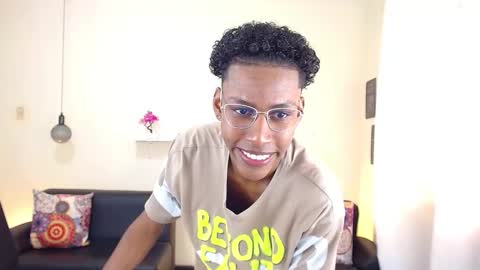 Snapshot of maiki18 chatting on March 5, 2025, 2:01 pm I am Maik online show from March 5, 2025, 2:01 pm