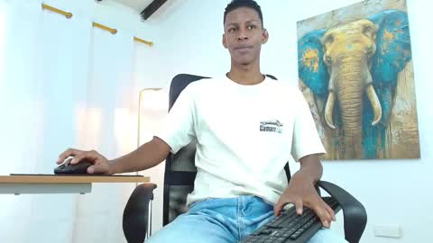 Snapshot of maiki18 chatting on September 15, 2025, 3:01 pm I am Maik online show from September 15, 2025, 3:01 pm