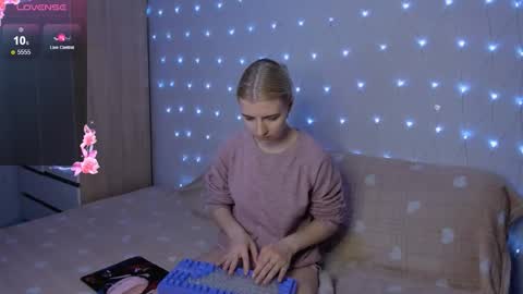 Snapshot of mailin_harrington chatting on October 12, 2025, 3:44 pm Your kitty online show from October 12, 2025, 3:44 pm