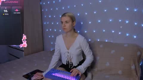 Snapshot of mailin_harrington chatting on October 14, 2025, 3:24 pm Your kitty online show from October 14, 2025, 3:24 pm