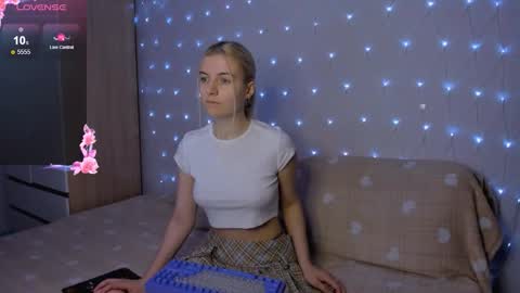 Snapshot of mailin_harrington chatting on October 21, 2025, 3:57 pm Your kitty online show from October 21, 2025, 3:57 pm