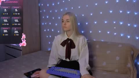 Snapshot of mailin_harrington chatting on November 13, 2025, 3:55 pm Your kitty online show from November 13, 2025, 3:55 pm