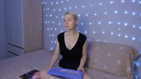 Snapshot of mailin_harrington chatting on November 22, 2025, 4:06 pm Your kitty online show from November 22, 2025, 4:06 pm