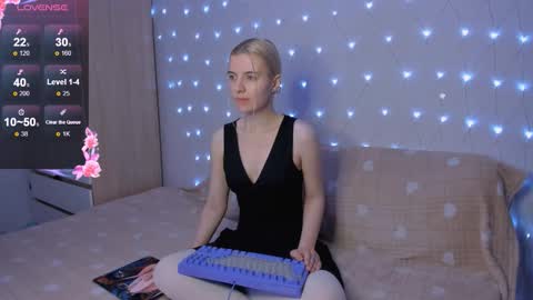 Snapshot of mailin_harrington chatting on December 3, 2025, 3:43 pm Your kitty online show from December 3, 2025, 3:43 pm