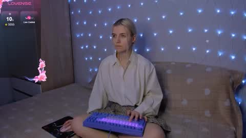 Snapshot of mailin_harrington chatting on December 18, 2025, 4:02 pm Your kitty online show from December 18, 2025, 4:02 pm