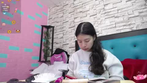  MAILY CAN  online show from October 31, 2025, 12:50 pm