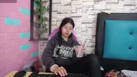  MAILY CAN  online show from November 24, 2025, 1:11 pm