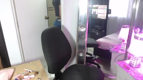 mailyn_gold online show from April 9, 2026, 12:10 pm