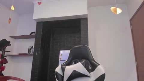 Carolina Barrantes Munera online show from February 17, 2025, 3:09 pm