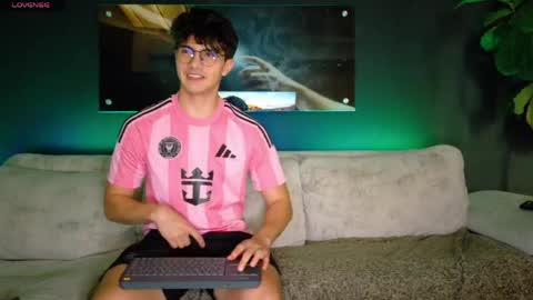 Snapshot of maisonbastian chatting on May 23, 2026, 8:24 pm Bastian Arslan online show from May 23, 2026, 8:24 pm