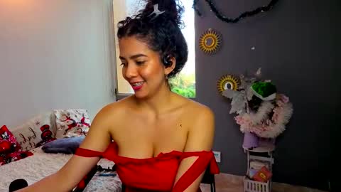 Snapshot of maithe_perroni chatting on December 13, 2025, 9:53 pm Lauu online show from December 13, 2025, 9:53 pm