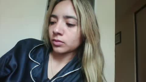 majo_gomezz online show from October 29, 2025, 5:58 pm
