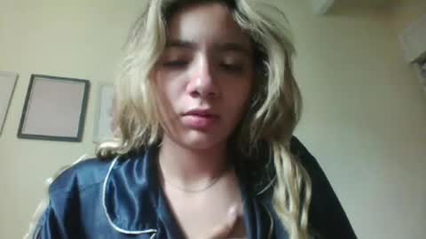 majo_gomezz online show from November 28, 2025, 5:15 pm