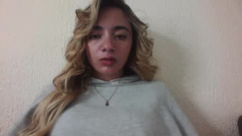 Snapshot of majo_gomezz chatting on January 13, 2026, 11:32 pm majo_gomezz online show from January 13, 2026, 11:32 pm