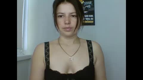 make_mesmile online show from May 19, 2026, 6:42 am