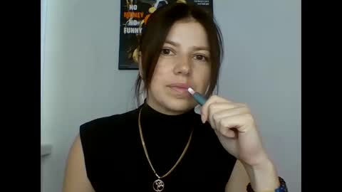make_mesmile online show from May 25, 2026, 6:08 am