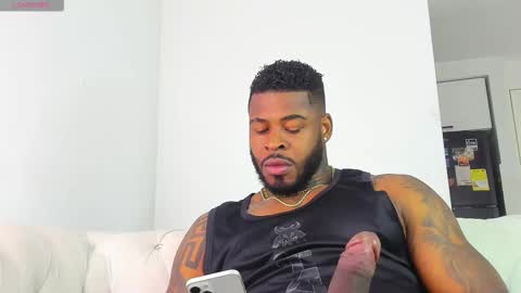 Snapshot of makonneen chatting on March 3, 2026, 5:19 pm Makonnen online show from March 3, 2026, 5:19 pm