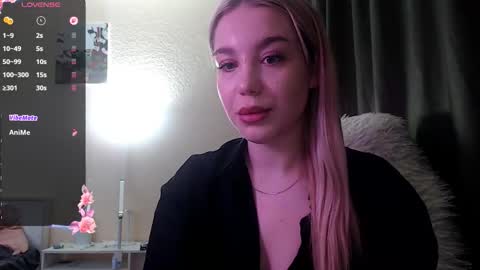 Snapshot of maksisisia chatting on October 22, 2025, 2:50 pm maksisisia online show from October 22, 2025, 2:50 pm