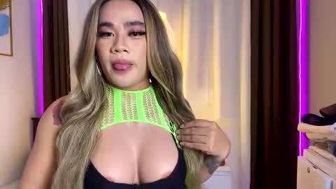 Snapshot of malia_nicole chatting on November 3, 2025, 7:20 am malia online show from November 3, 2025, 7:20 am