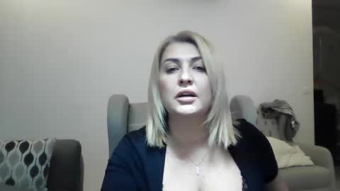 malorine online show from November 25, 2025, 6:08 pm