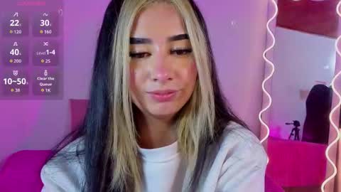 Malory  online show from November 19, 2025, 7:03 pm